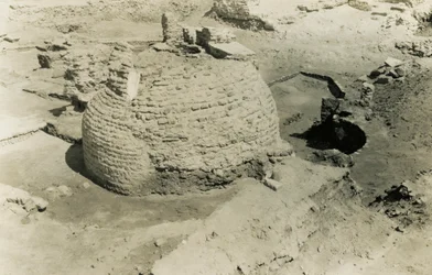 Kopulovitá budova, al-Fustát, Egypt, fotografie Ugo Monneret de Villard