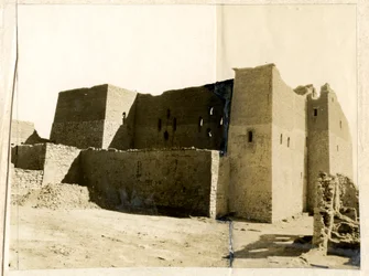 Velká strážnice (qasr) kláštera svatého Simeona, Asuán, Egypt, fotografie Ugo Monneret de Villard
