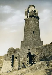 Minaret al-Mašhad al-Bahárí, poblíž Asuánu, Egypt, fotografie Ugo Monneret de Villard