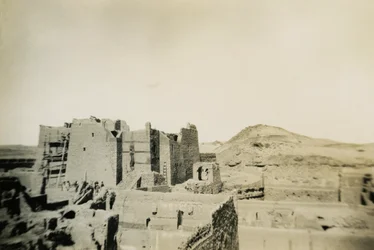 Klášter svatého Simeona při jeho obnově, Asuán, Egypt, fotografie Ugo Monneret de Villard