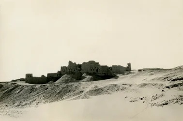 Klášter svatého Simeona, pohled od severu, Asuán, Egypt, fotografie Ugo Monneret de Villard
