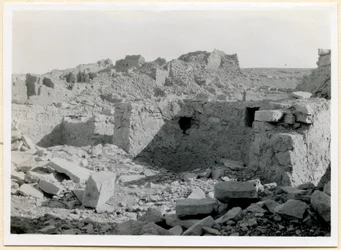 Zřícenina jižního kostela, pohled na apsidu, Sabagura, Egypt, fotografie Ugo Monneret de Villard