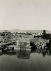 Chrámové ruiny na ostrově Elephantine s Kleopatřinou lázní v popředí, Asuán, Egypt, fotografie Ugo Monneret de Villard