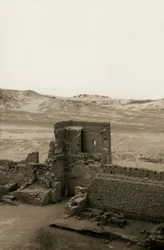 Západní věž kláštera svatého Simeona, Asuán, Egypt, fotografie Ugo Monneret de Villard
