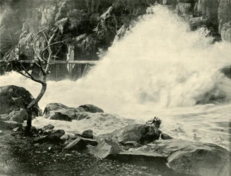 Velká vlna v roklině katarakty poblíž Launcestonu, 1901.
