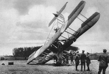 Britský dvouplošník Vickers Vimy havaroval jihozápadně od Lille, Francie, první světová válka, 1917