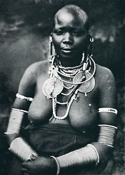Masajská matrona, 1912