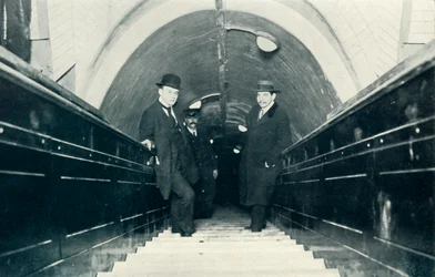 Pohyblivé schodiště, 1922.