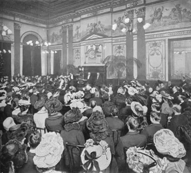 Nedělní večerní debata v Old Playgoers Club, Londýn, c1903 1903