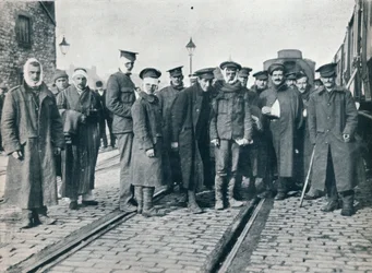 Skupina Neuve Chapelle zraněná na francouzském nádraží, 1915
