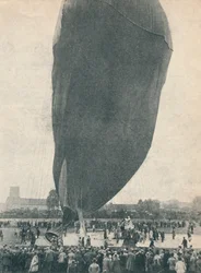 Pro výstup profesora Piccardse byl nutný obrovský balón, c1936 c1937