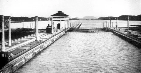 Zdymadlo na Panamském průplavu, Panama, 1926