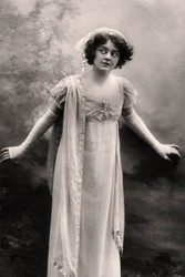 Adrienne Augarde 1882-1913, anglická herečka, 1907