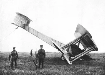 Letadlo Alcocka a Browna po dokončení prvního nepřetržitého transatlantického letu, 1919