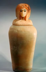 Starověký egyptský baldachýn s víčkem ve tvaru hlavy královské ženy, c1344-1336 př.nl