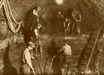 Při práci na novém tunelu Mersey, c1930.