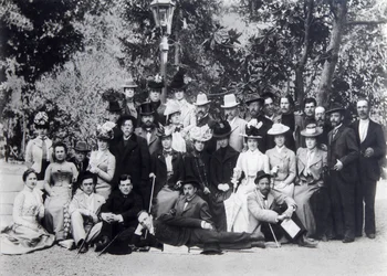 Autor Maxim Gorkij a Anton Čechov mezi herci Moskevského uměleckého divadla, 1900