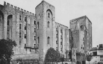Avignon. - Papežský palác St. Jean a věže Trouillas West Front, c1925