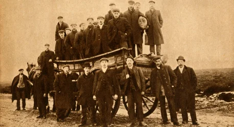 Zpátky do země, 1905, 1933.