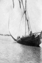 Loď vyplouvá na řeku Tigris, Mezopotámie, 1918