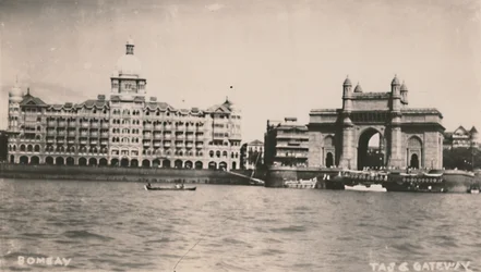 Bombay - Taj & Gateway, c1930.