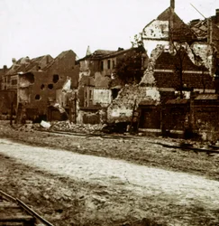 Vybombardované budovy, Nieuwpoort, Flandry, Belgie, c1914-c1918