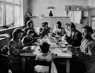 Čas snídaně, c1910, 1911