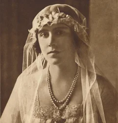 Družička na svatbě princezny Mary a vikomta Lascellese, 1922, 1937