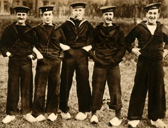 Britští námořníci v holandských dřevácích, první světová válka, 1914-1918, 1933.