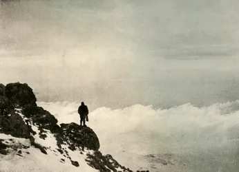 Brocklehurst při pohledu dolů z hory Erebus, 1908, 1909