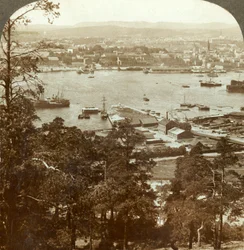 Christiania a její rušný přístav, N.W. od královského paláce Ekeberg vpravo, Norsko, c1905.