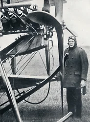 Churchill se začal zajímat o letadla a předvídal největší možnosti, 1914, 1945
