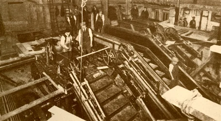 Stavba eskalátorů na Bank Station, Londýn, c1930.