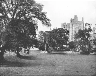 Craigmillar Castle, poblíž Edinburghu, Skotsko, 1894.