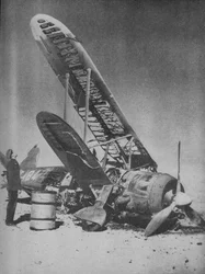 Havaroval na hřbitově Regia Aeronauticas, 1941.