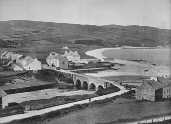 Cushendun – řeka, kopce a zátoka Cushendun, 1895
