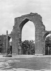 Dillí. Brána mešity Kutub, c1910.