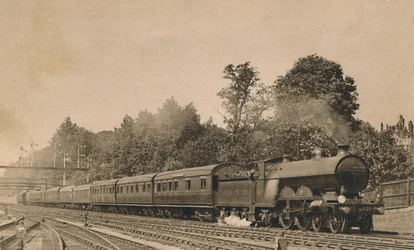 Down Brighton Express poblíž South Croydon. Motor 4-4-2, č. 421, c1920.