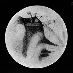 Kresba Marsu zobrazující „kanály“ a tmavé oblasti, 1896