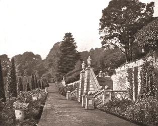 Zámecké zahrady Drummond, Perthshire, Skotsko, 1894.