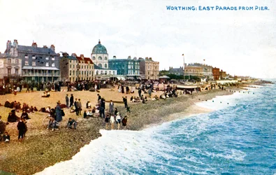 East Parade z mola, Worthing, Sussex, začátek 20. století