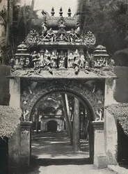 Vchod do hinduistického chrámu, Cejlon, 1926