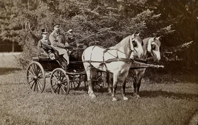 Císař Alexander III 1845-1894 a císařovna Maria Fjodorovna 1847-1928 na koňském povozu.