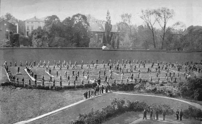 Cvičební dvůr ve věznici Holloway, Londýn, c1901 1901