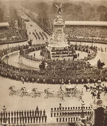 Fanfára trubek, Roll of Drums, 12. května 1937