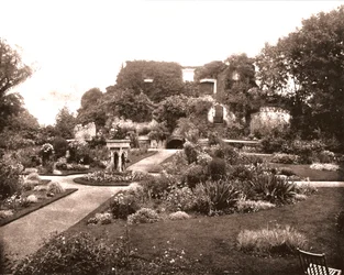 Hrad Farnham, poblíž Aldershot, Surrey, 1894.
