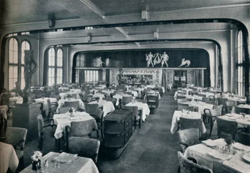 Jídelní salon první třídy na palubě Victorie, 1931