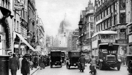 Fleet Street při pohledu z protějšího Salisbury Court, Londýn, 1926-1927