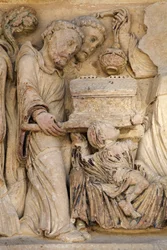 Bazilika opatství Fleury socha severní brány: Relikviář svatého Benedikta Saint Benoit sur Loire Francie