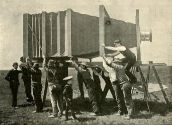 Focusing The Gigantic Camera for Work, 1901.